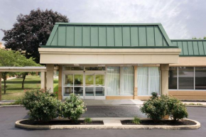 Гостиница Days Inn & Suites by Wyndham York  Йорк